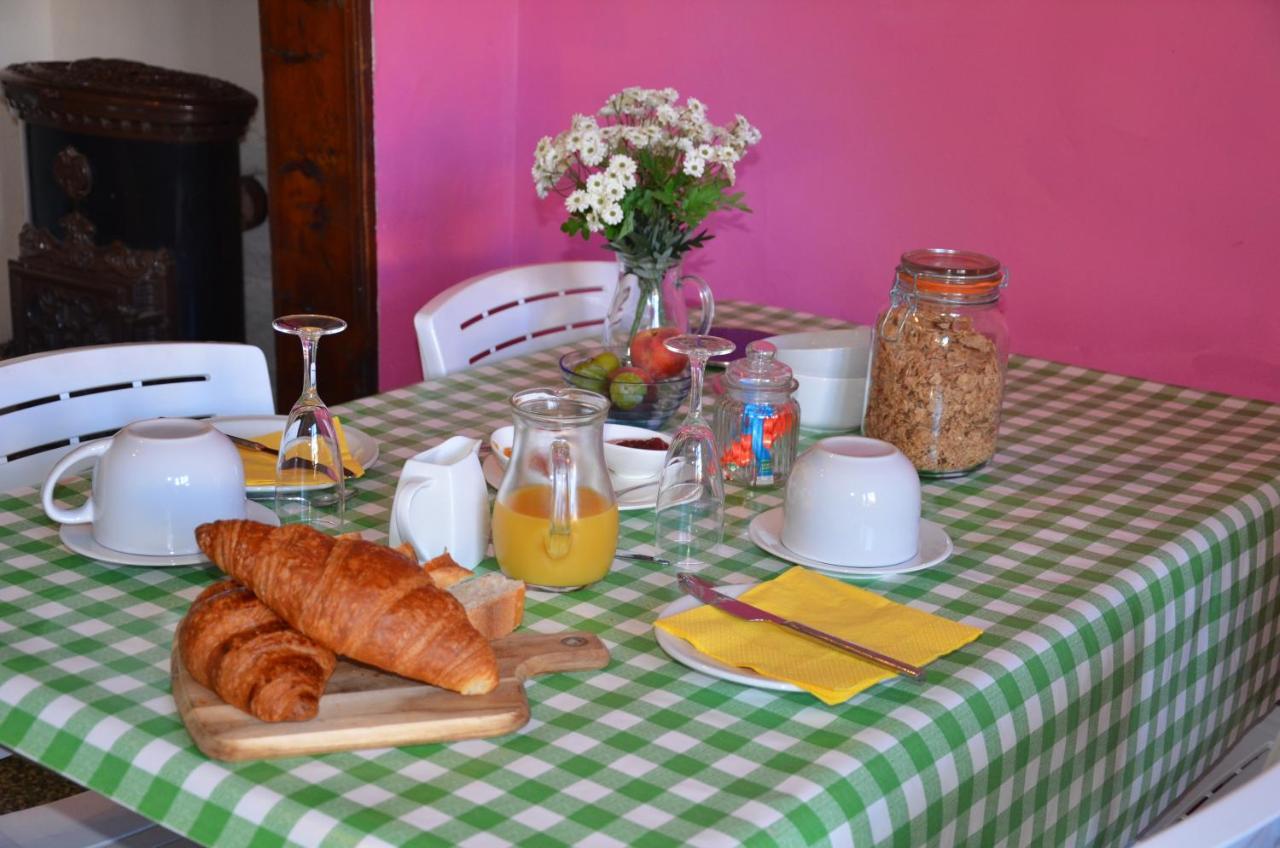 Saint-Colomb-de-Lauzun Chez Madeleine B&B 외부 사진