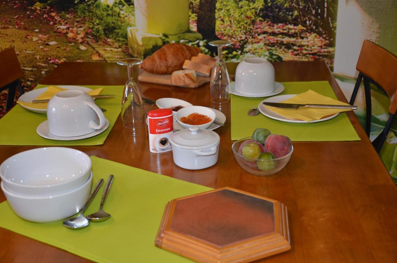 Saint-Colomb-de-Lauzun Chez Madeleine B&B 외부 사진