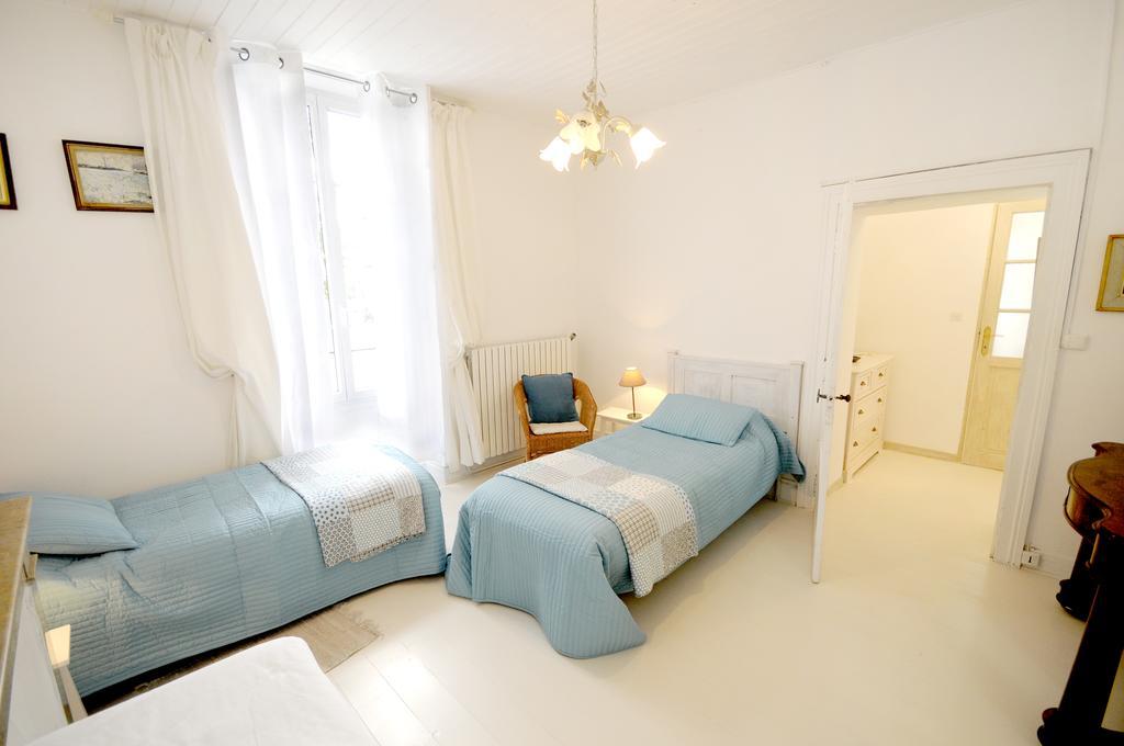 Saint-Colomb-de-Lauzun Chez Madeleine B&B 객실 사진
